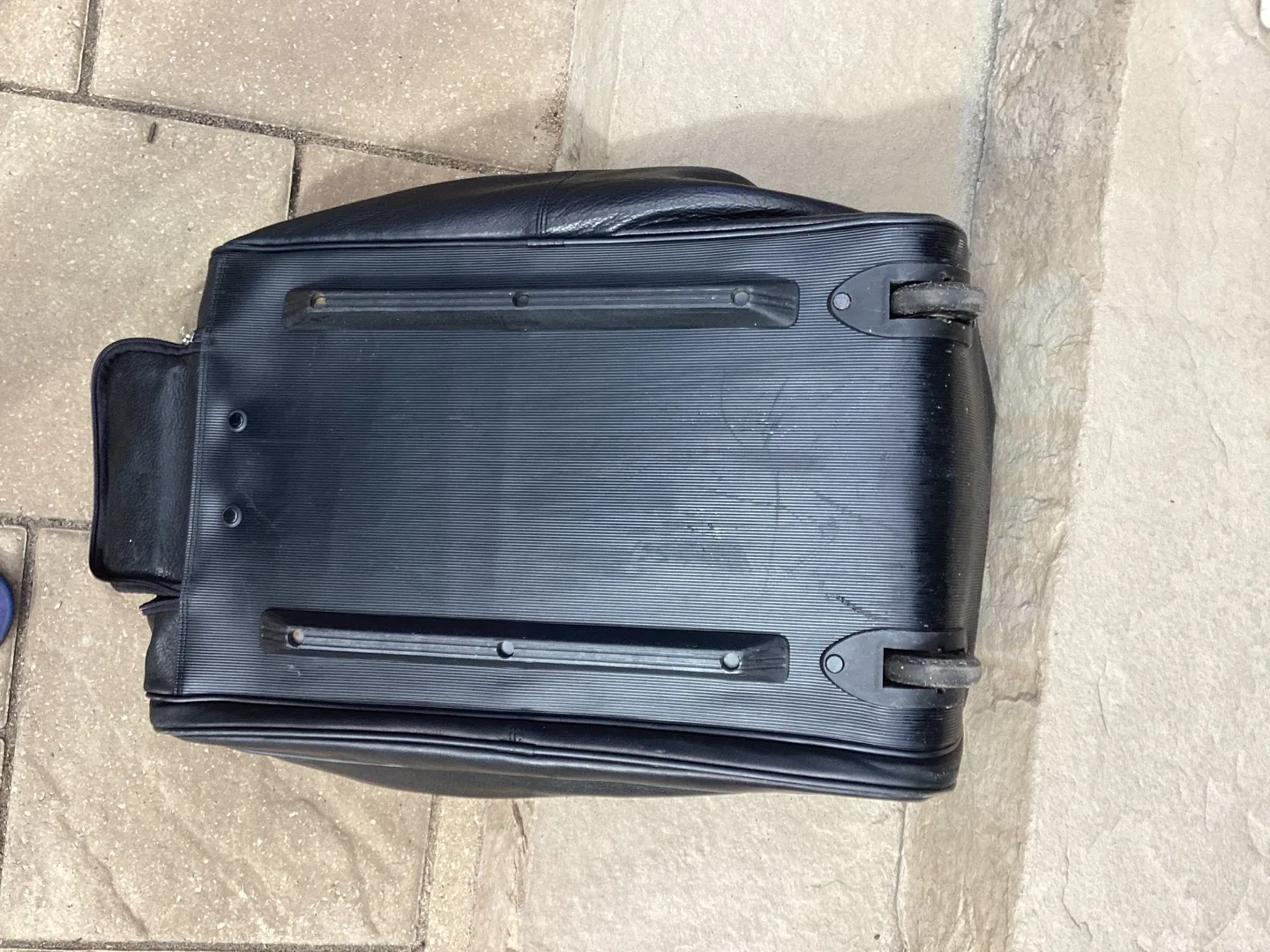 GREAT DANIER LEATHER PULL ALONG DUFFEL BAG image indicator(8)