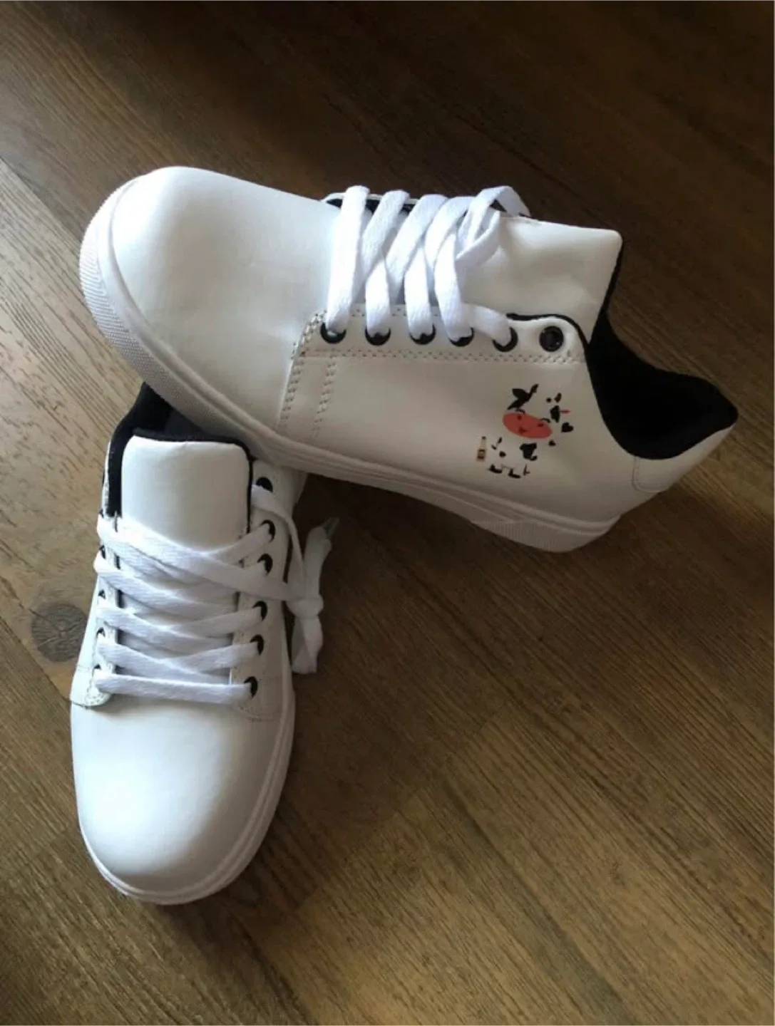 Cow running shoes image indicator(3)