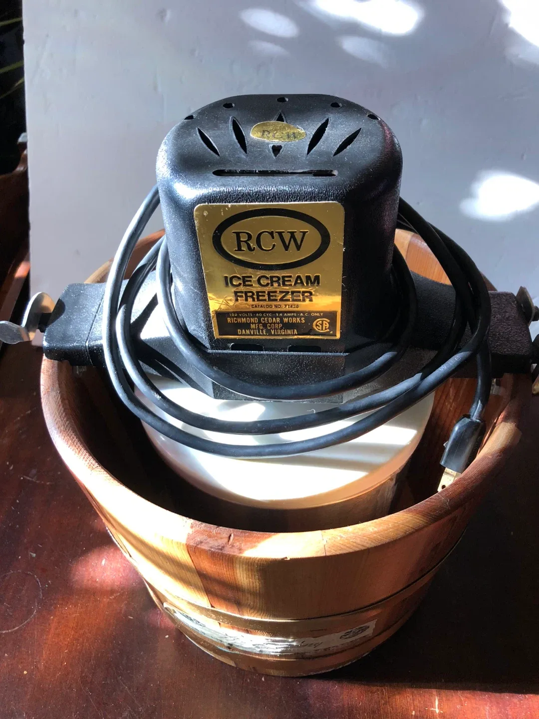 Vintage Electric Icecream Maker. image indicator(3)