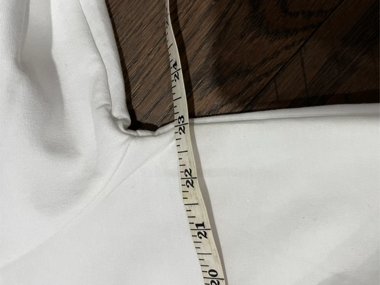 LEOLA Labubu White Sweatshirt, Size M image indicator(5)