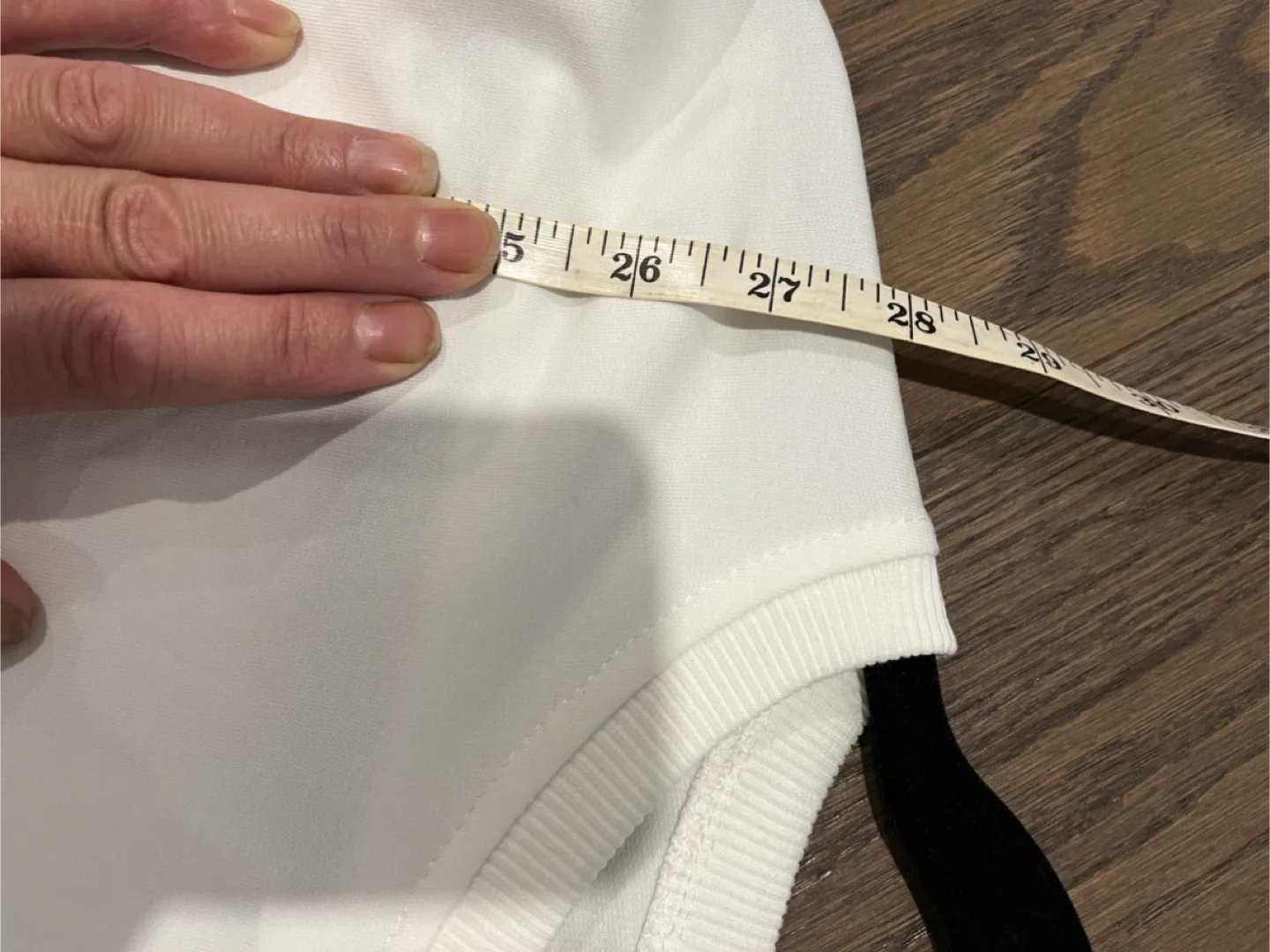 LEOLA Labubu White Sweatshirt, Size M image indicator(4)