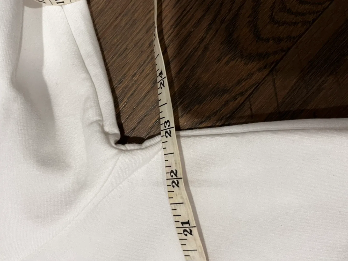 LEOLA Labubu White Sweatshirt, Size M image indicator(6)