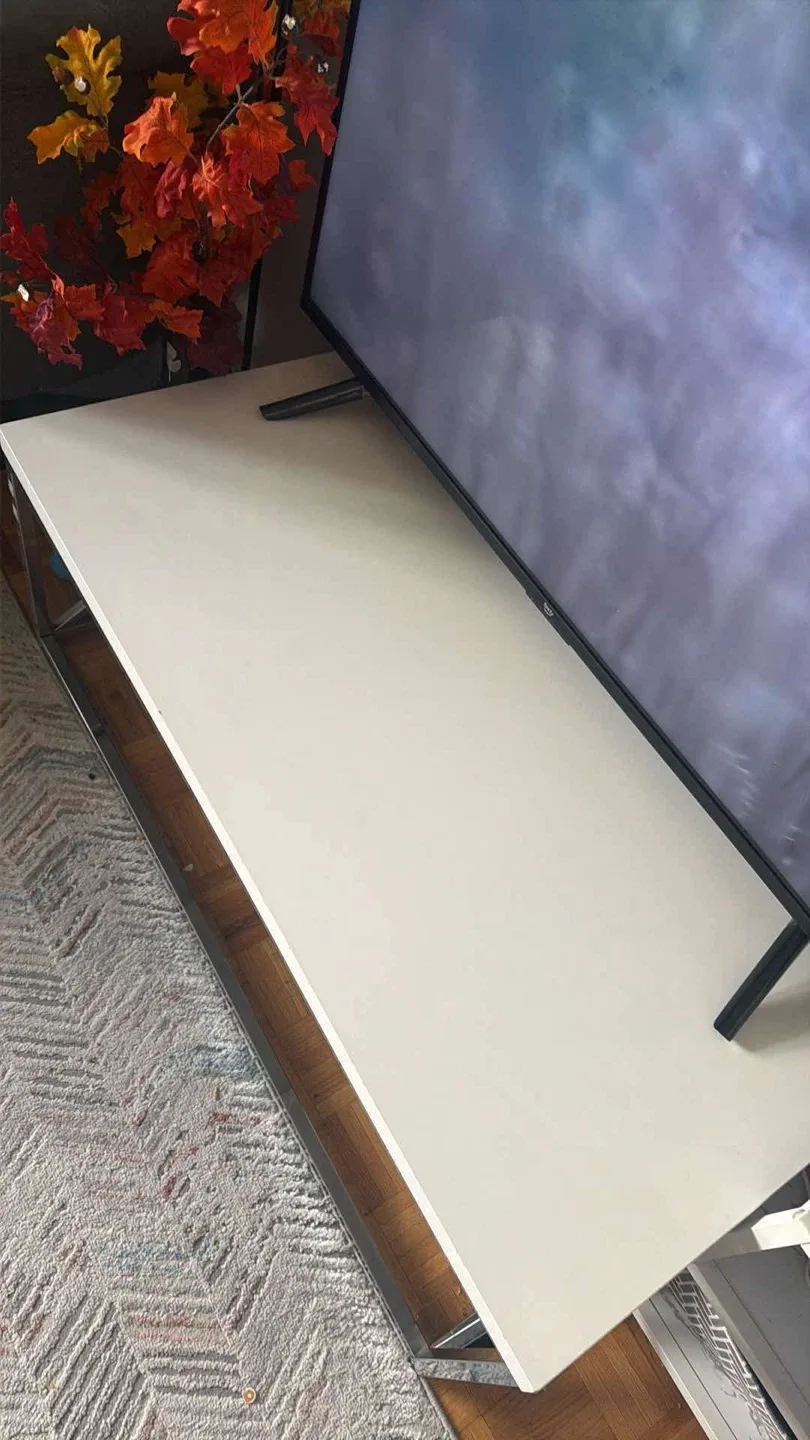 White Coffee Table image indicator(2)