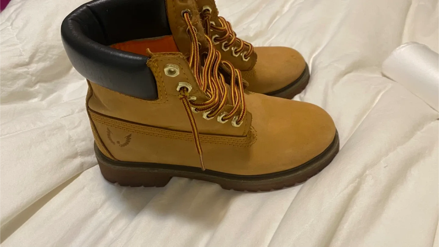 Boys leather  Boots Size 4M thumbnail