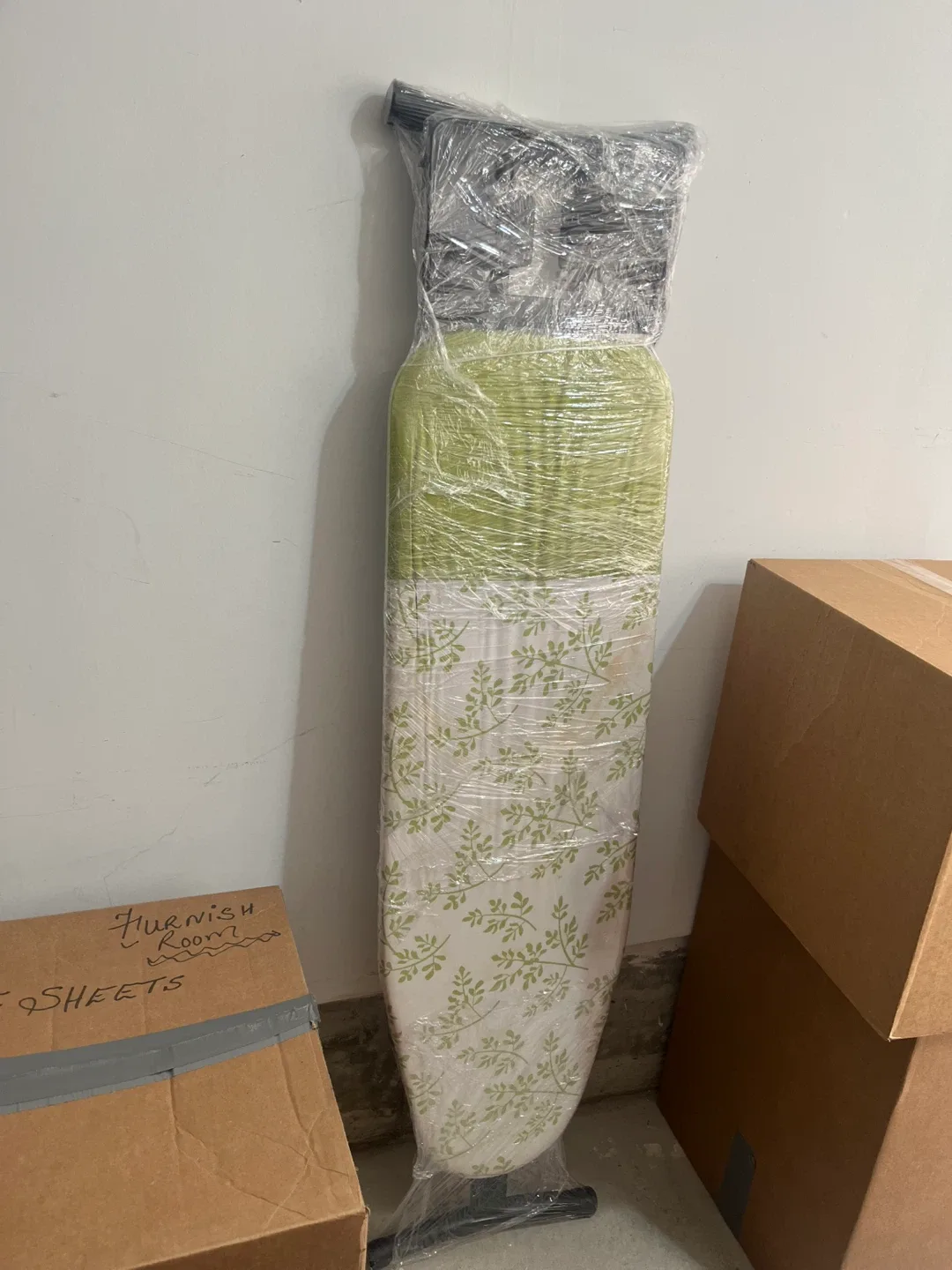 Ironing Board - Green and White image indicator(2)