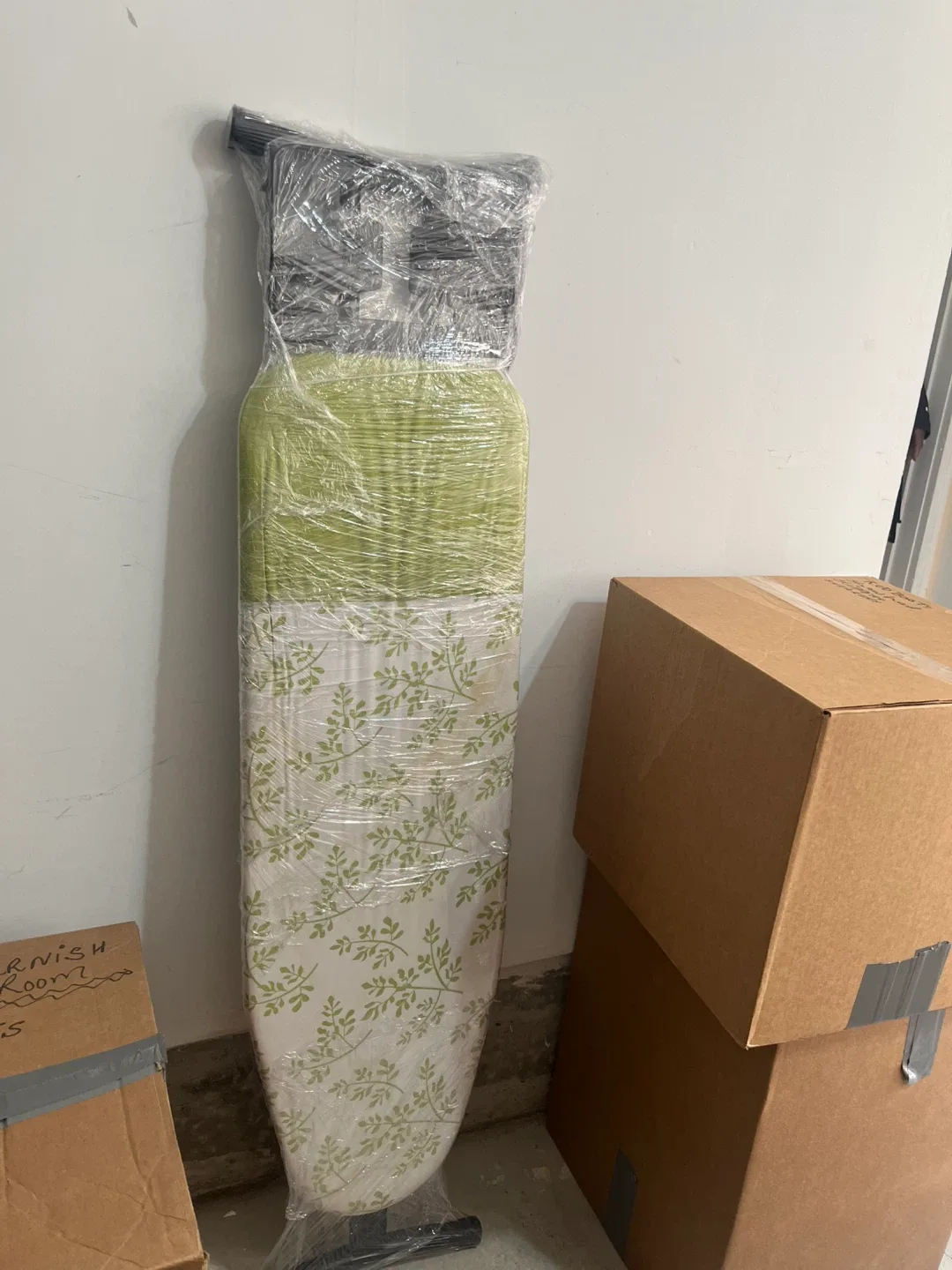 Ironing Board - Green and White image indicator(3)