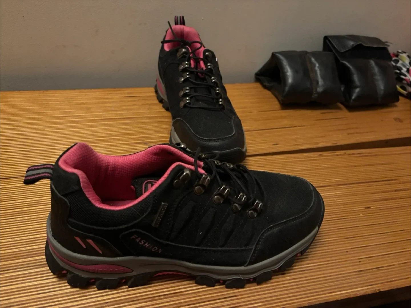 Boots/ Athletic Shoes/ size 7.0 image indicator(6)