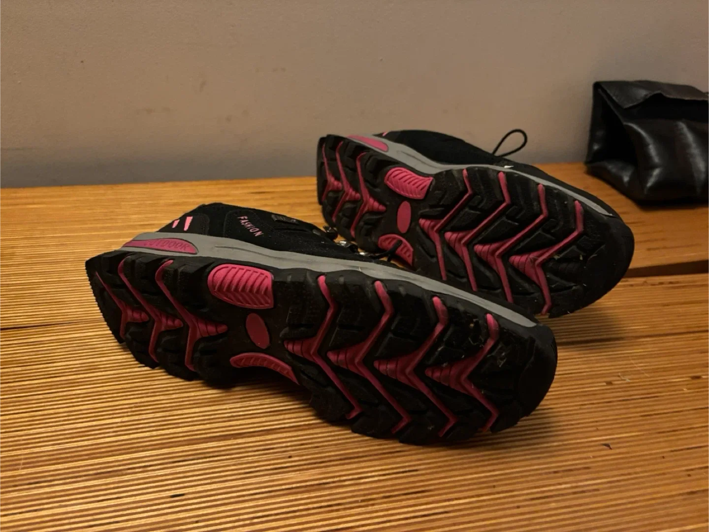 Boots/ Athletic Shoes/ size 7.0 image indicator(7)