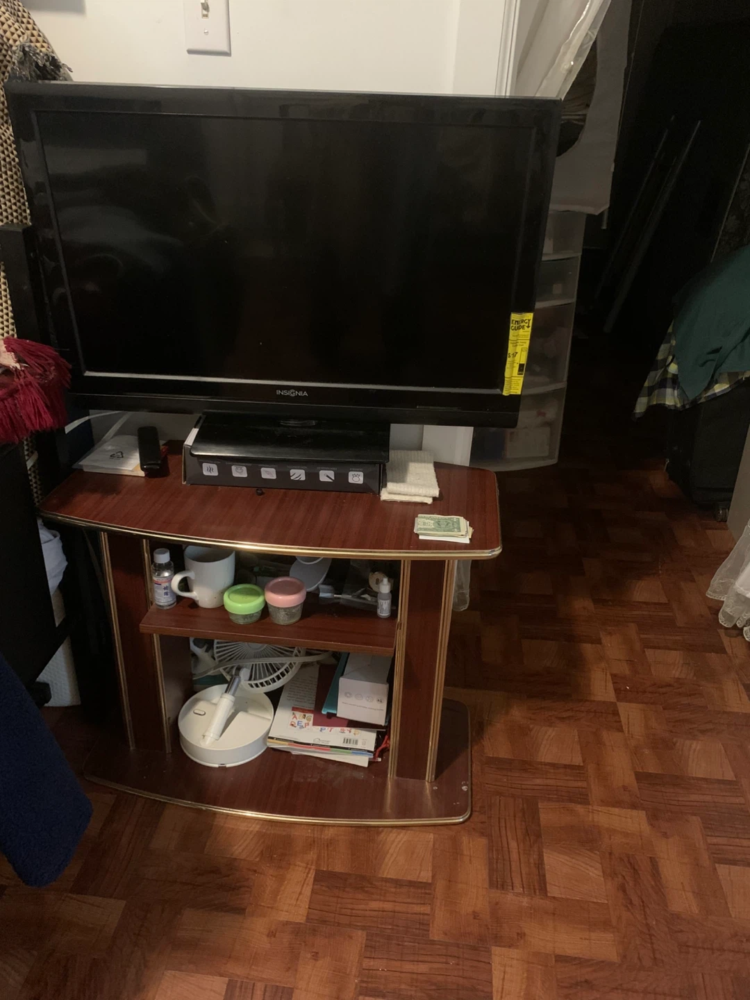 Insignia TV with remote and roku