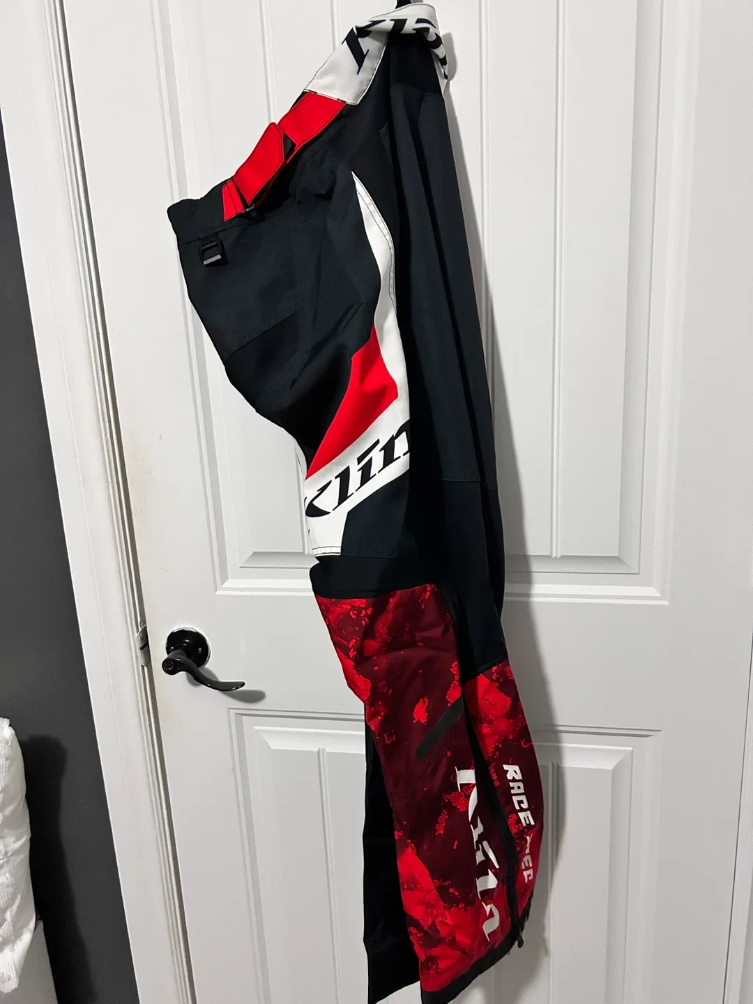 Klim snow pants image indicator(2)