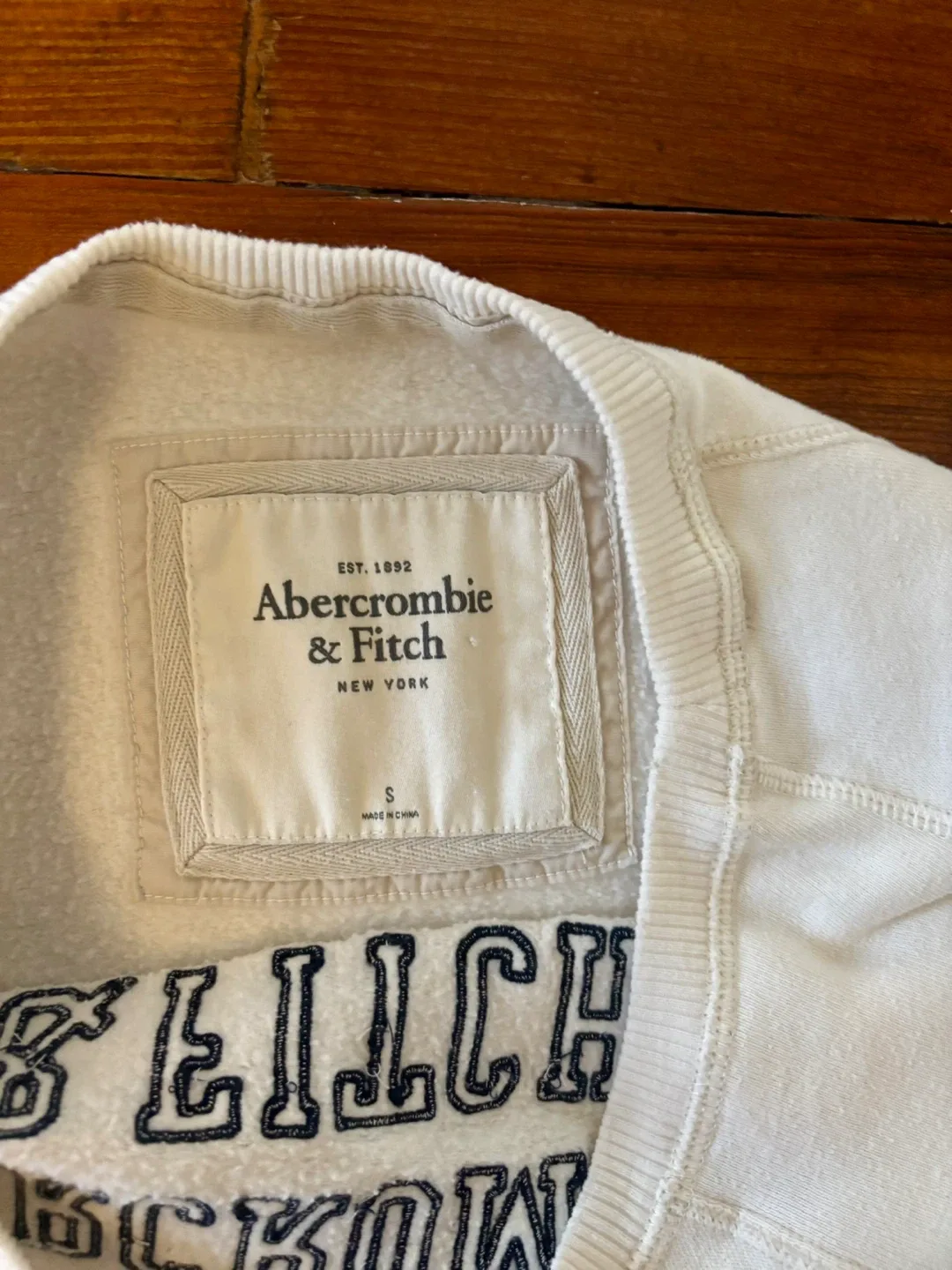 Abercrombie & Fitch White Sweatshirt - Size S image indicator(2)