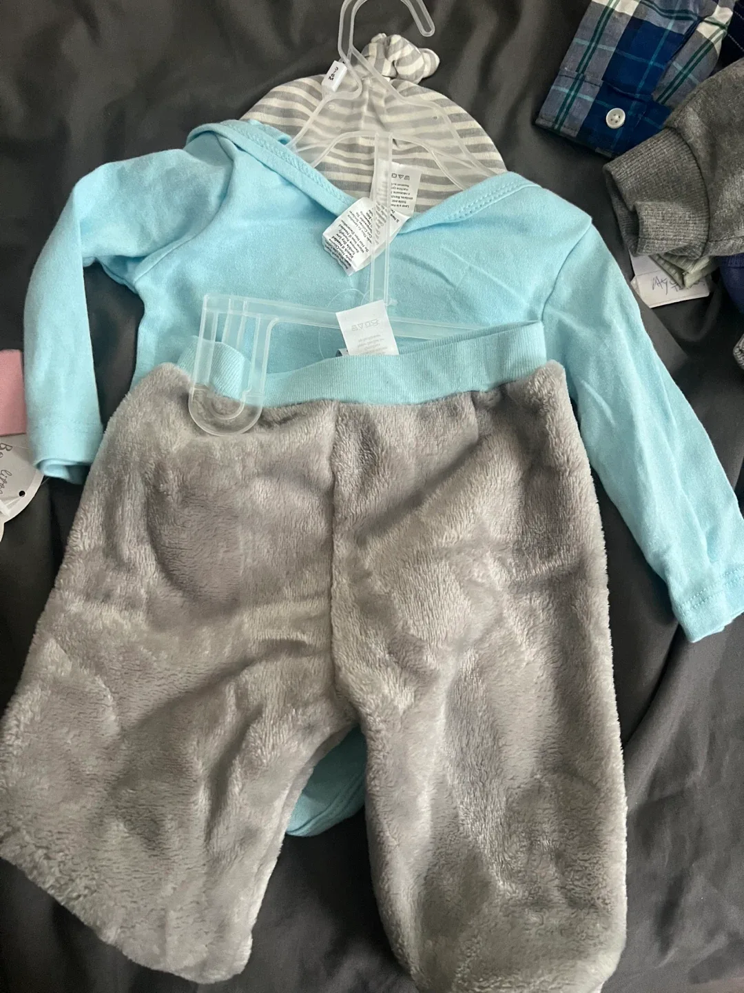Carter's 3M Baby Outfit Bundle - New image indicator(8)