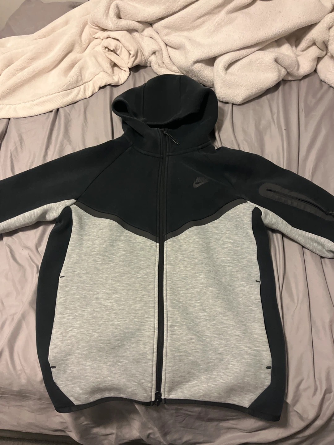 Nike Tech Fleece Hoodie - Black/Grey