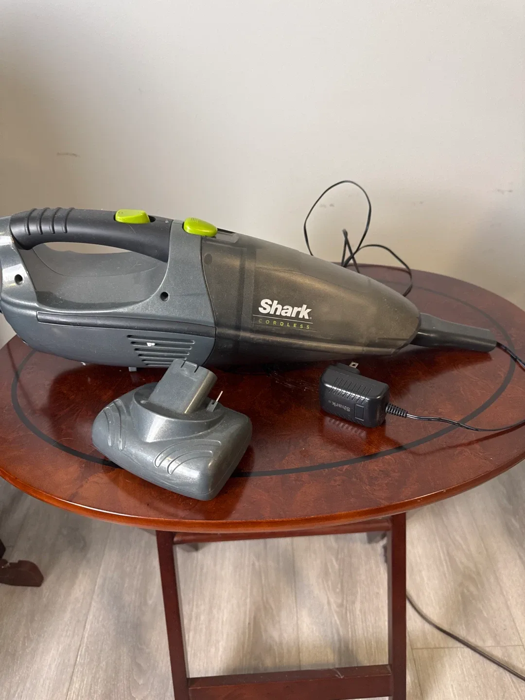 Shark Cordless Handheld Vacuum thumbnail