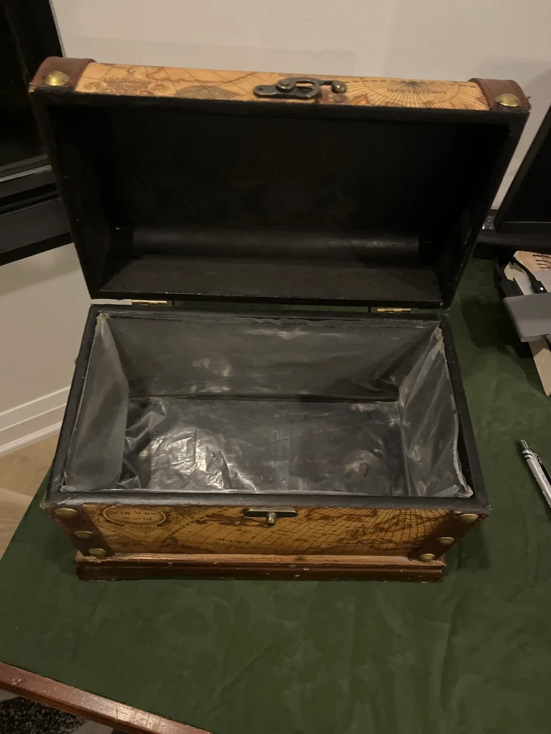 Via Vee World Classic Treasure Chest image indicator(3)