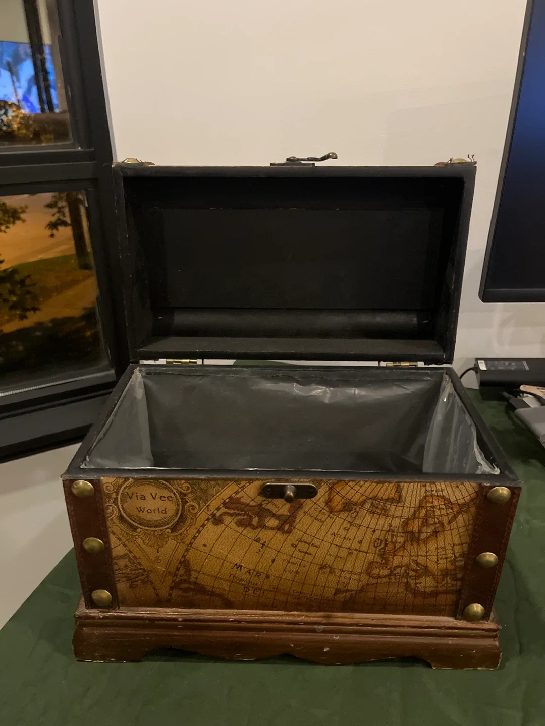 Via Vee World Classic Treasure Chest image indicator(2)