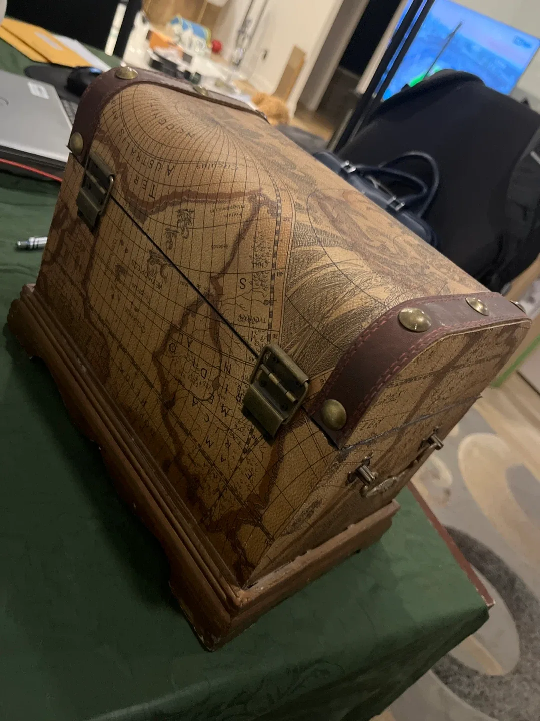 Via Vee World Classic Treasure Chest image indicator(4)