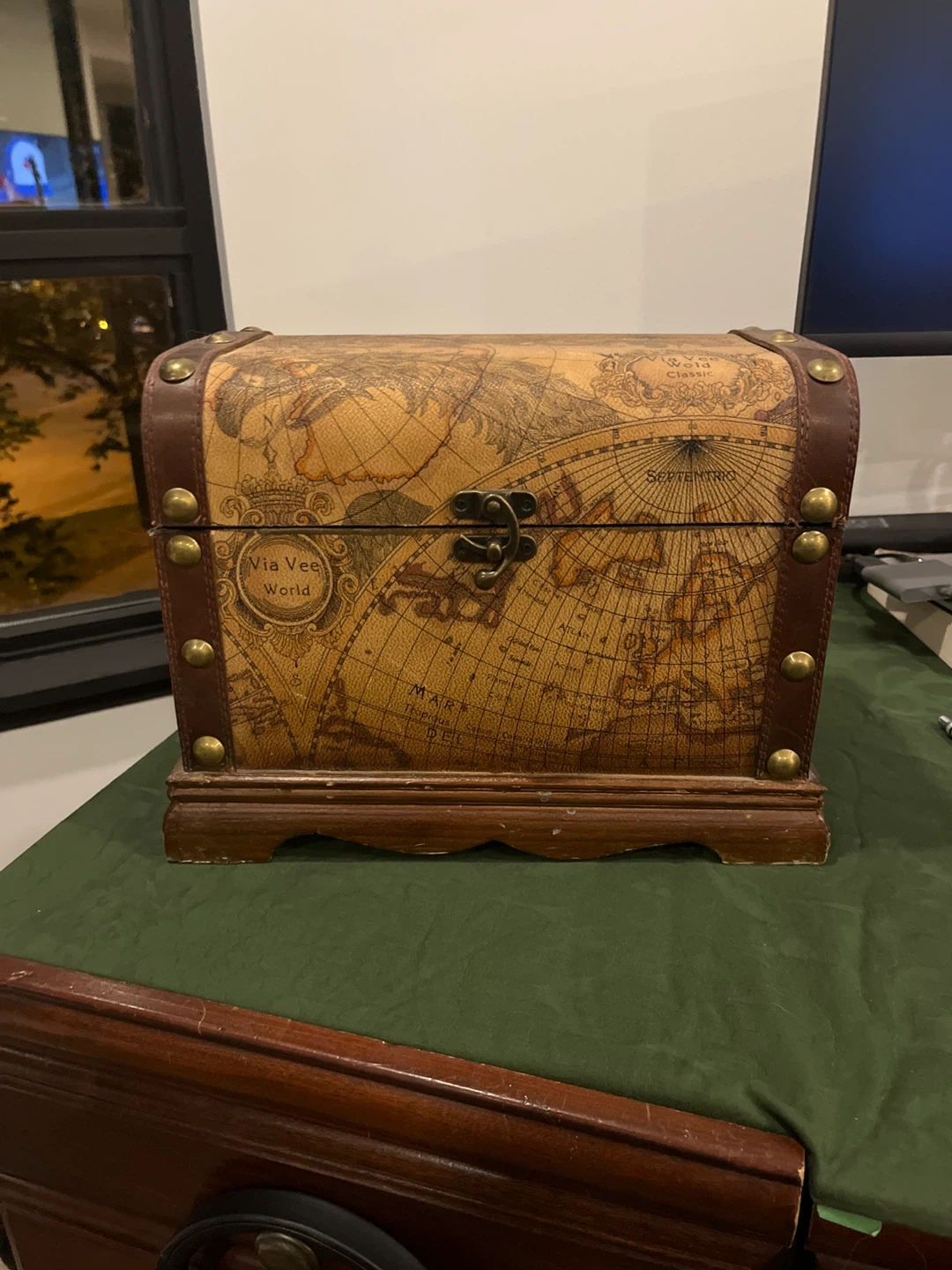 Via Vee World Classic Treasure Chest