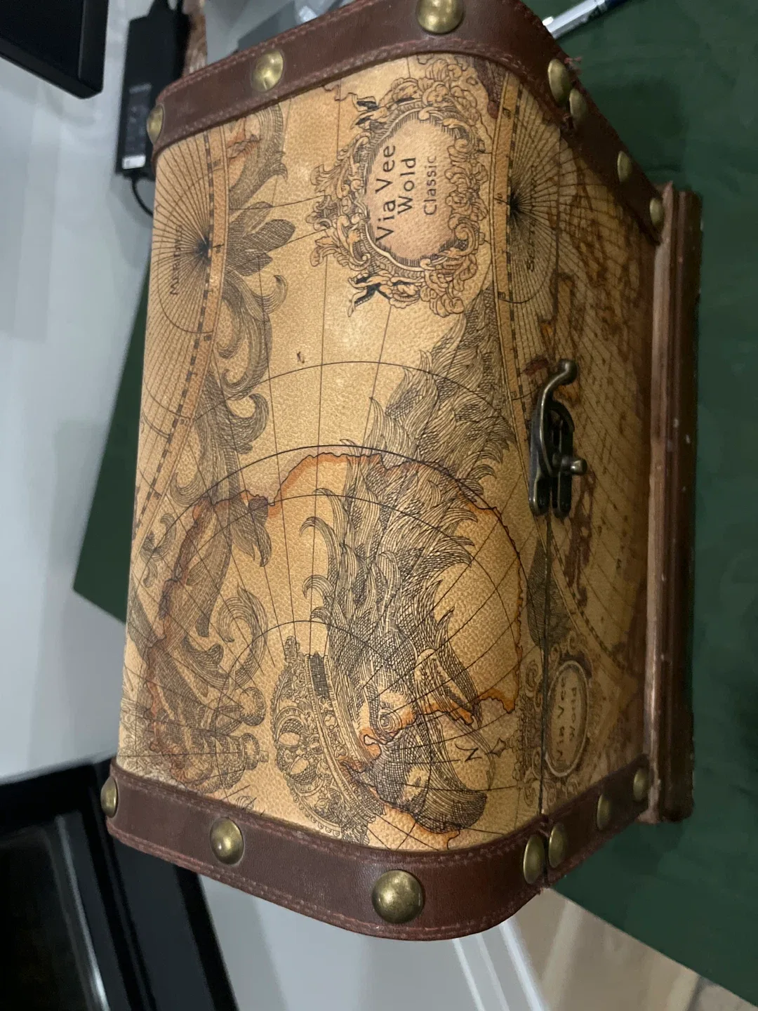 Via Vee World Classic Treasure Chest image indicator(5)