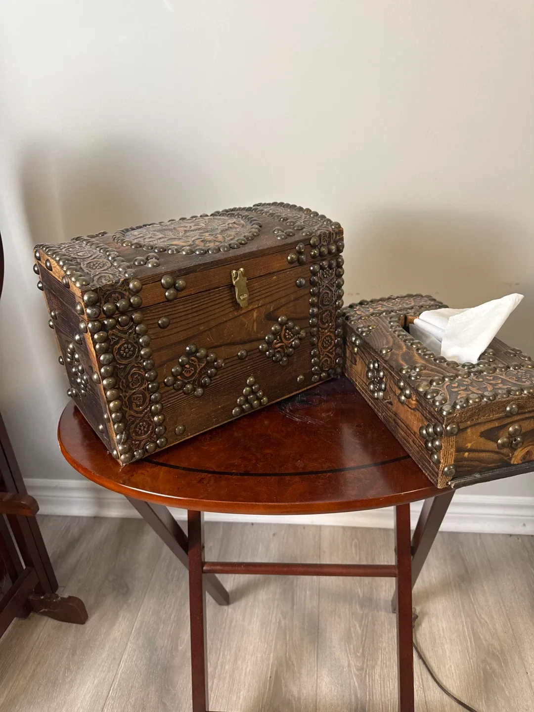 Ornate Wooden Box & Tissue Holder Set image indicator(2)