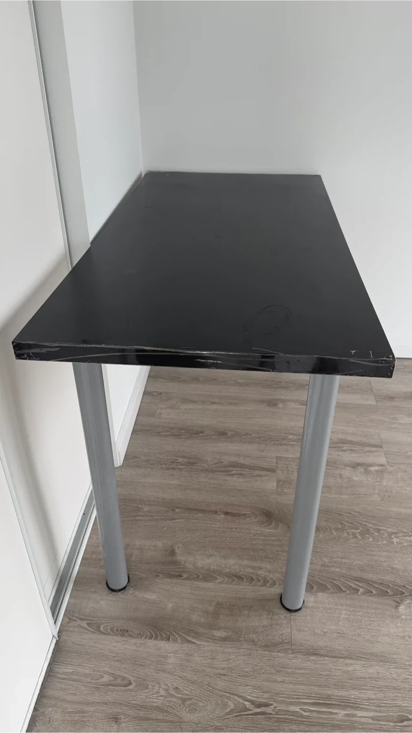 Black Desk with Silver Legs image indicator(3)