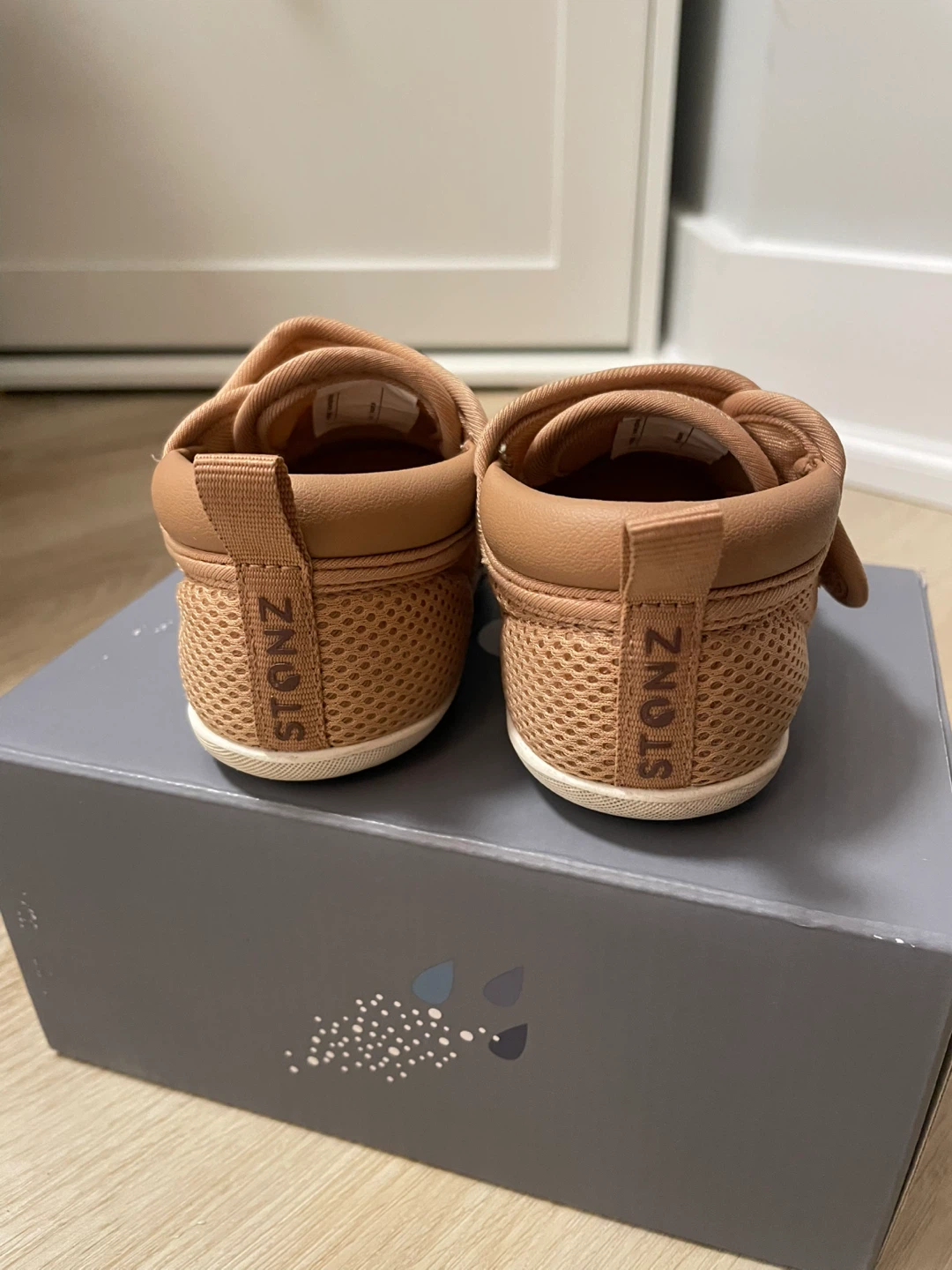 Stonz Toddler/Baby Shoes Size 6 - Like New! - photo 3