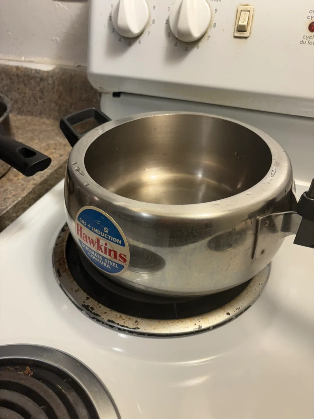 Hawkins Stainless Steel Contura Pressure Cooker and Wok set image indicator(6)