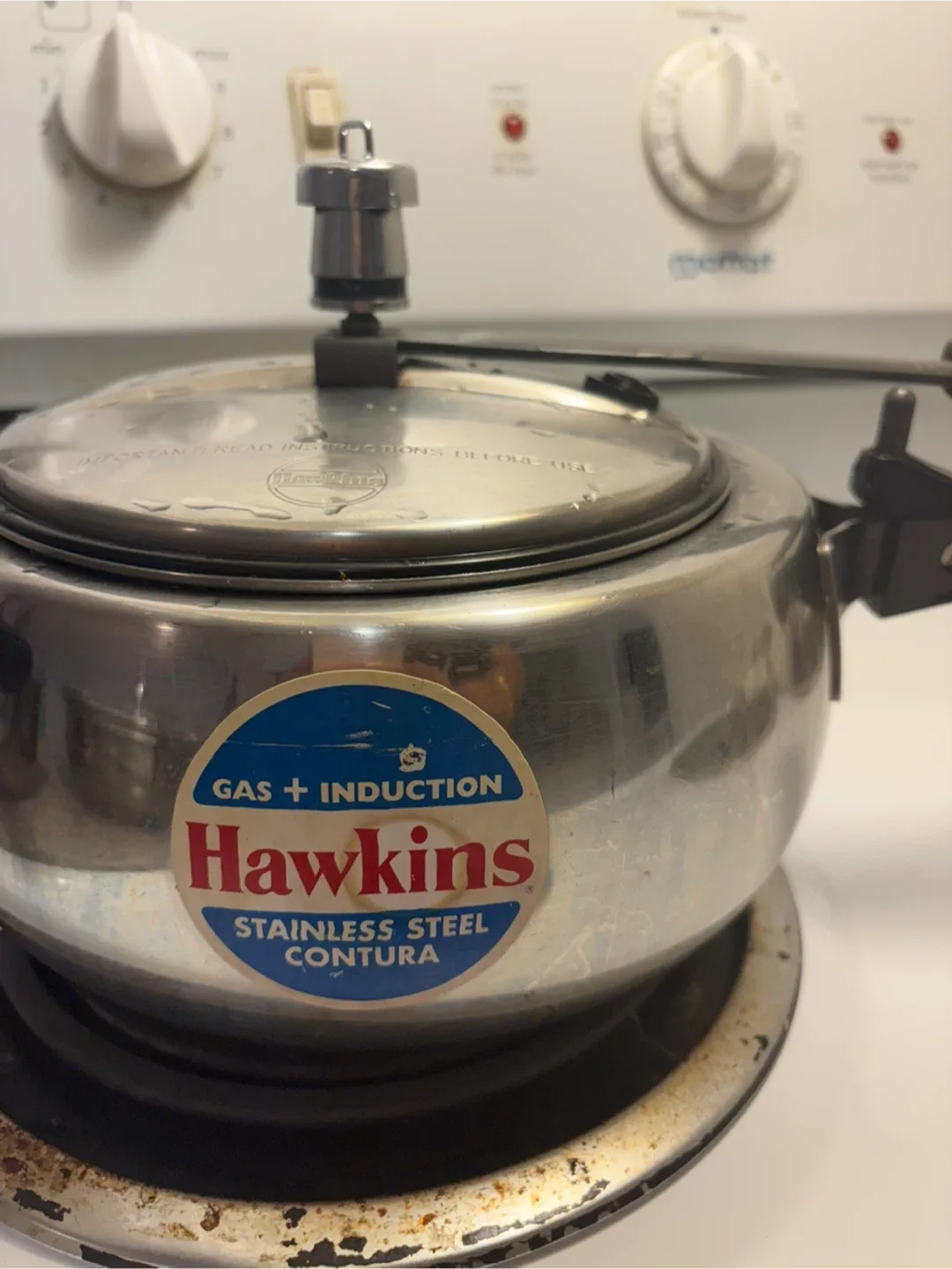 Hawkins Stainless Steel Contura Pressure Cooker and Wok set image indicator(5)