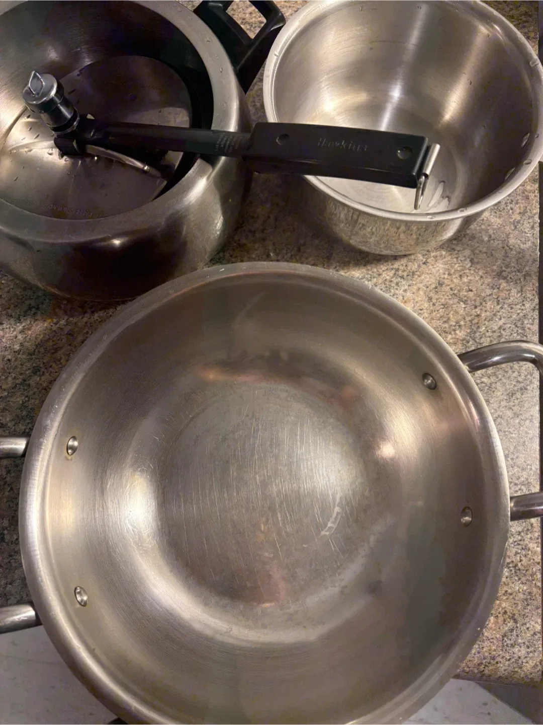 Hawkins Stainless Steel Contura Pressure Cooker and Wok set image indicator(8)