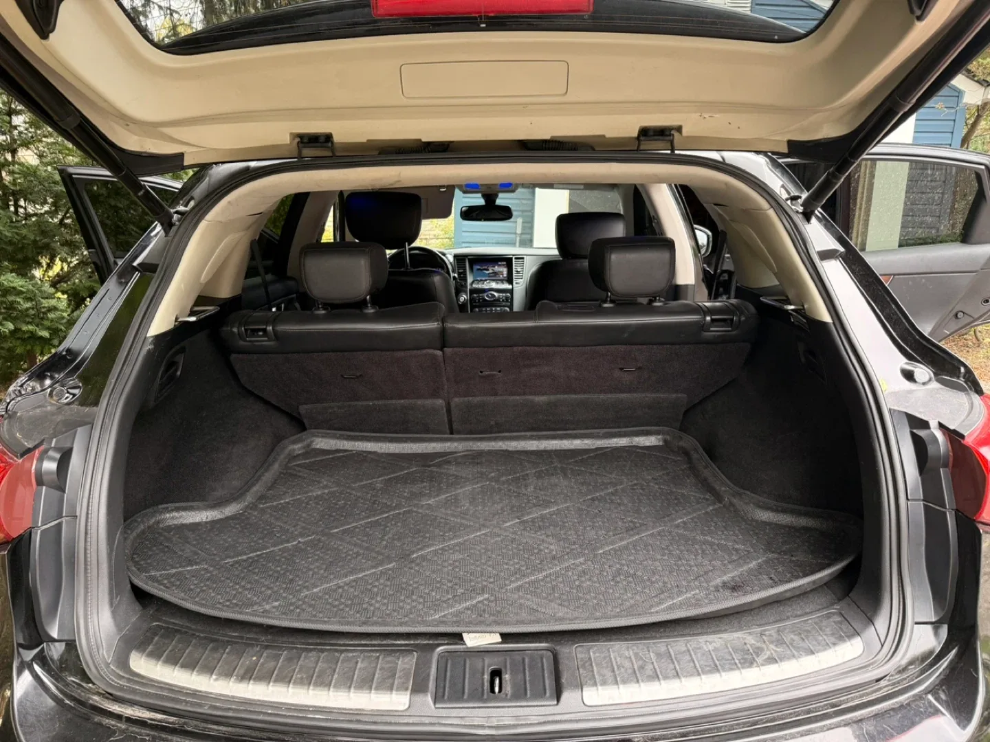 Black Infiniti FX35 SUV 2012 image indicator(6)