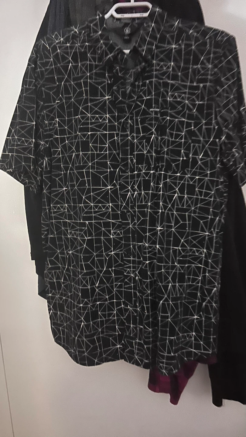 Volcom Button-Up Shirt - Black & White, Size M