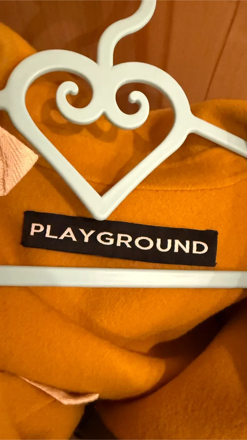 Playground Yellow Coat image indicator(3)