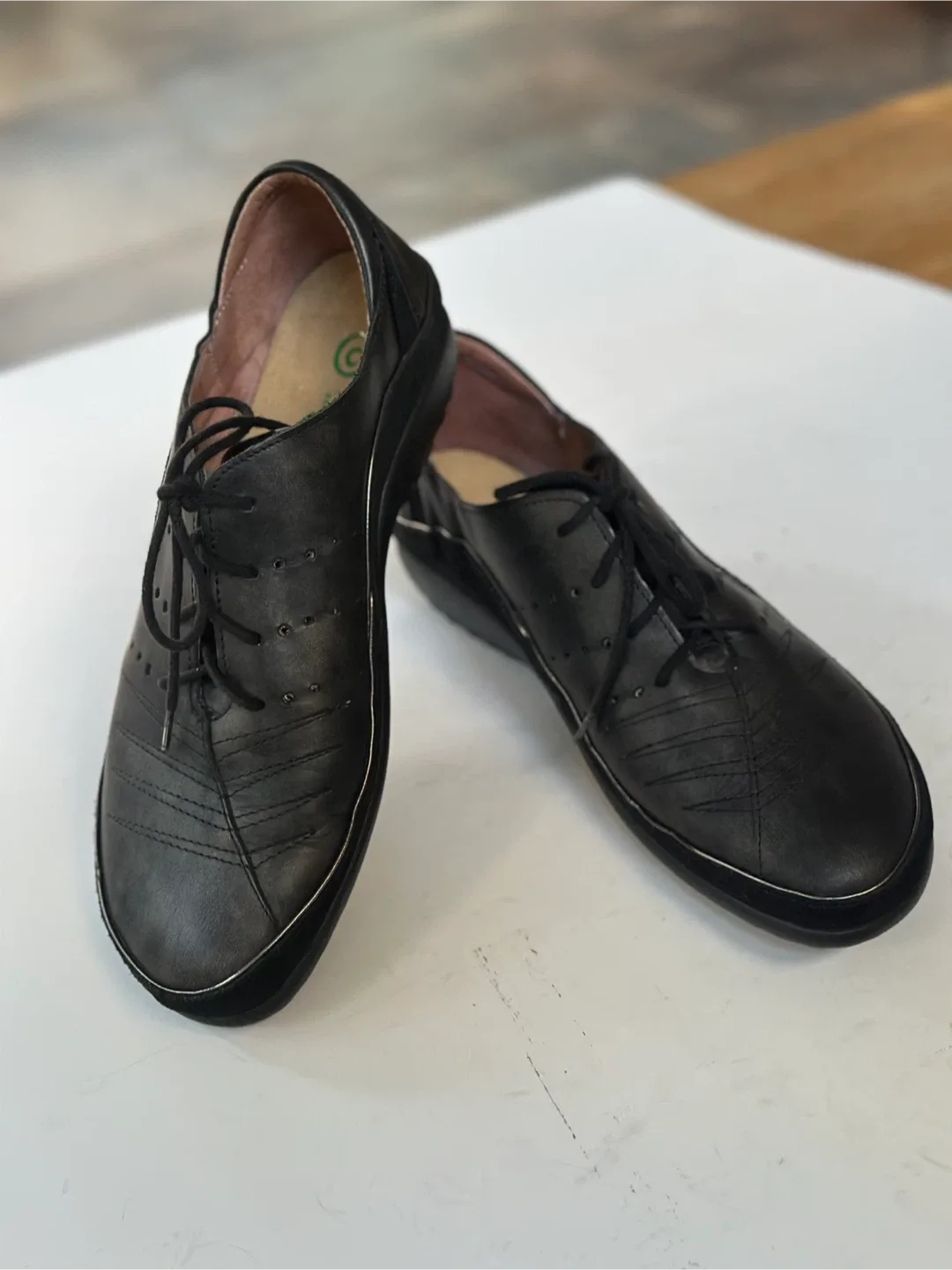 Like NEW! NAOT Leather Shoes - Size EUR 39 / US 8-8.5 image indicator(3)