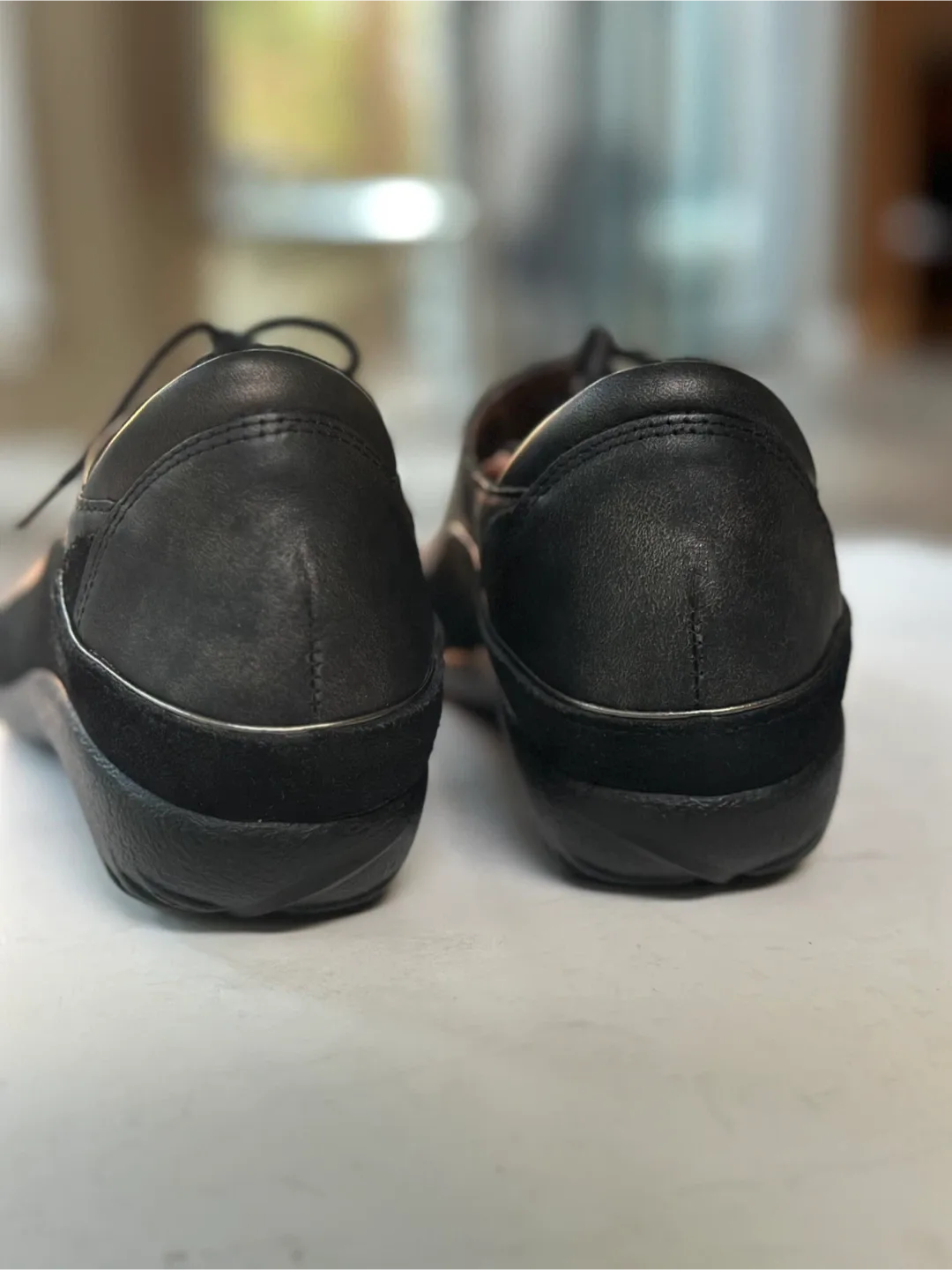 Like NEW! NAOT Leather Shoes - Size EUR 39 / US 8-8.5 image indicator(5)