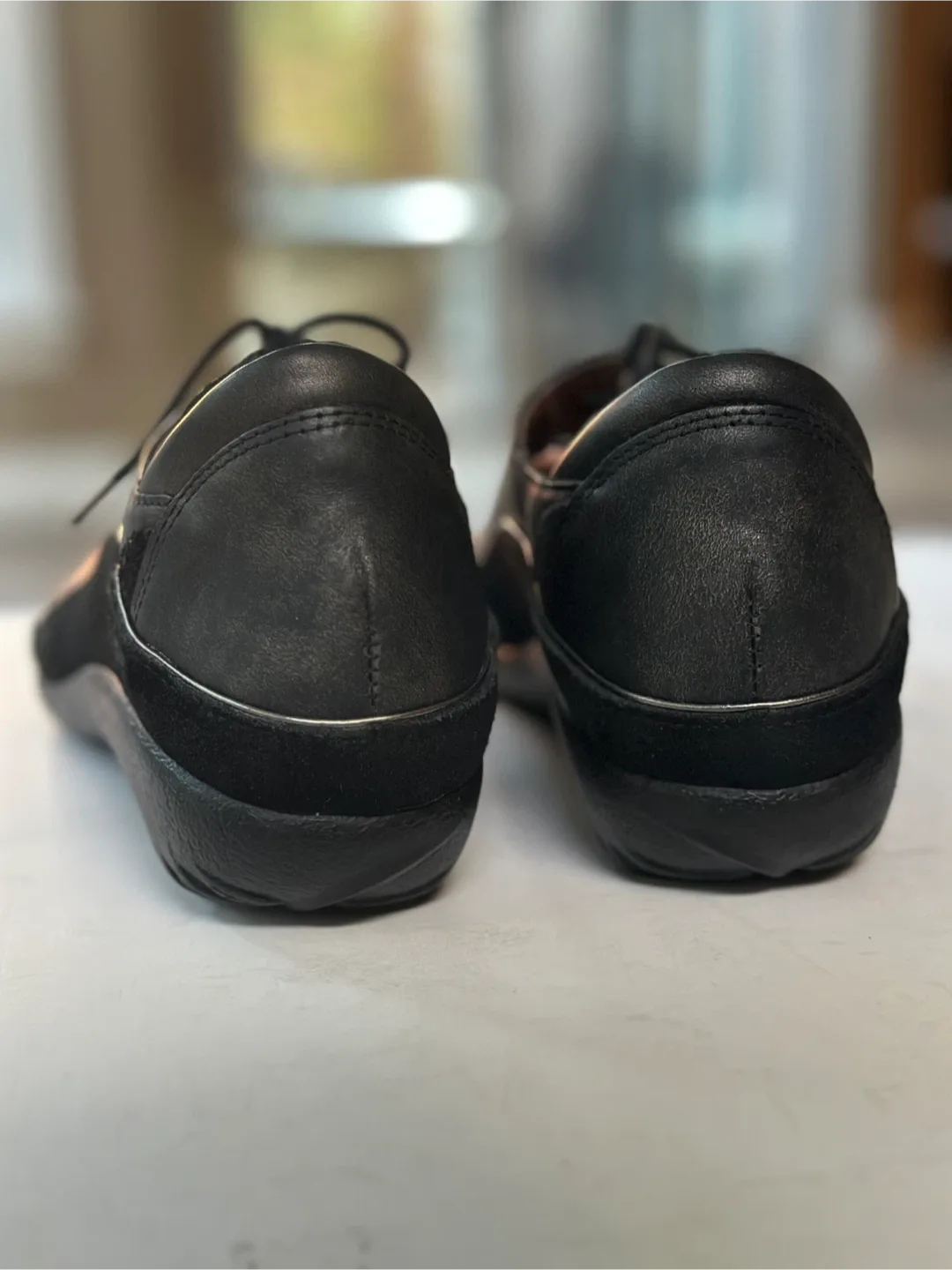 Like NEW! NAOT Leather Shoes - Size EUR 39 / US 8-8.5 image indicator(7)