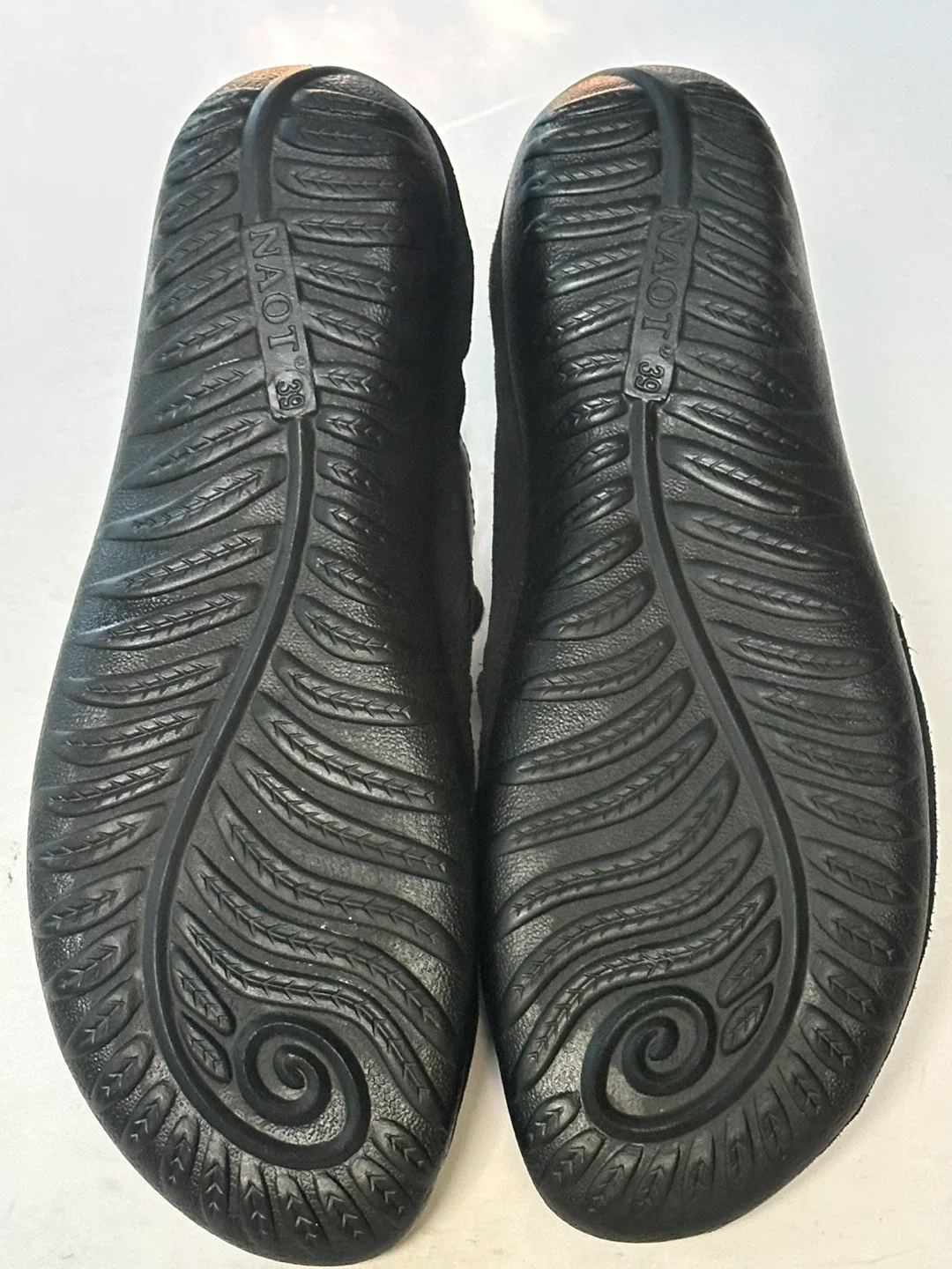 Like NEW! NAOT Leather Shoes - Size EUR 39 / US 8-8.5 image indicator(10)