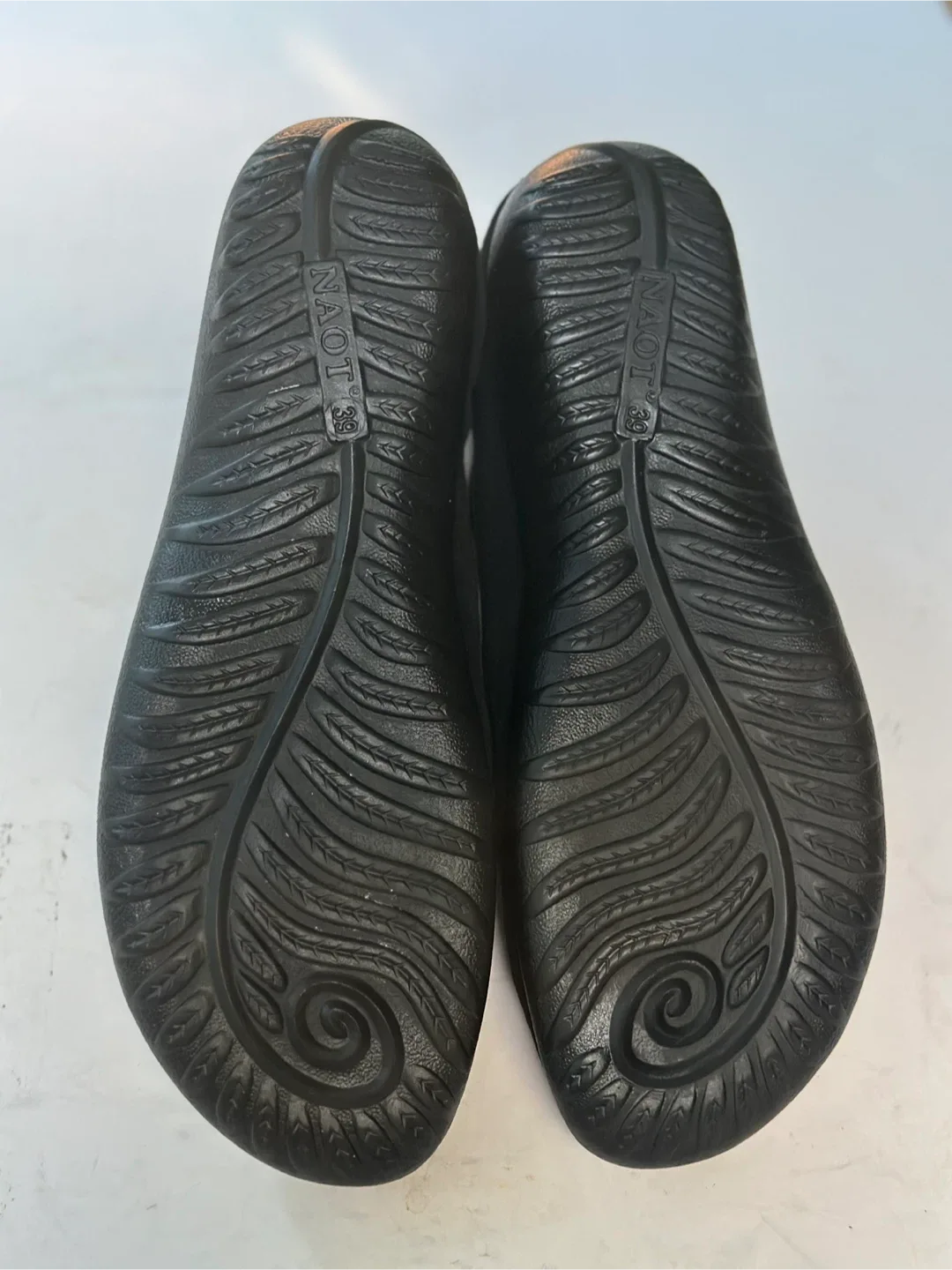 Like NEW! NAOT Leather Shoes - Size EUR 39 / US 8-8.5 image indicator(8)