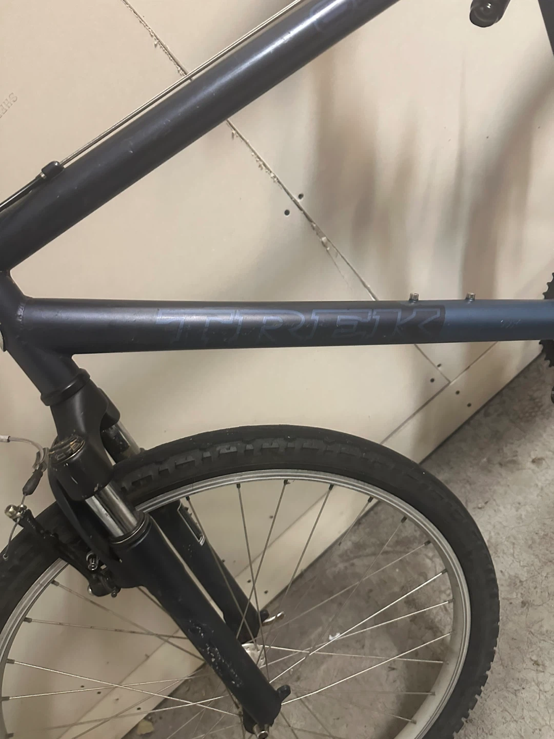 Trek 820 Mountain Bike with Kryptonite Lock - photo 2