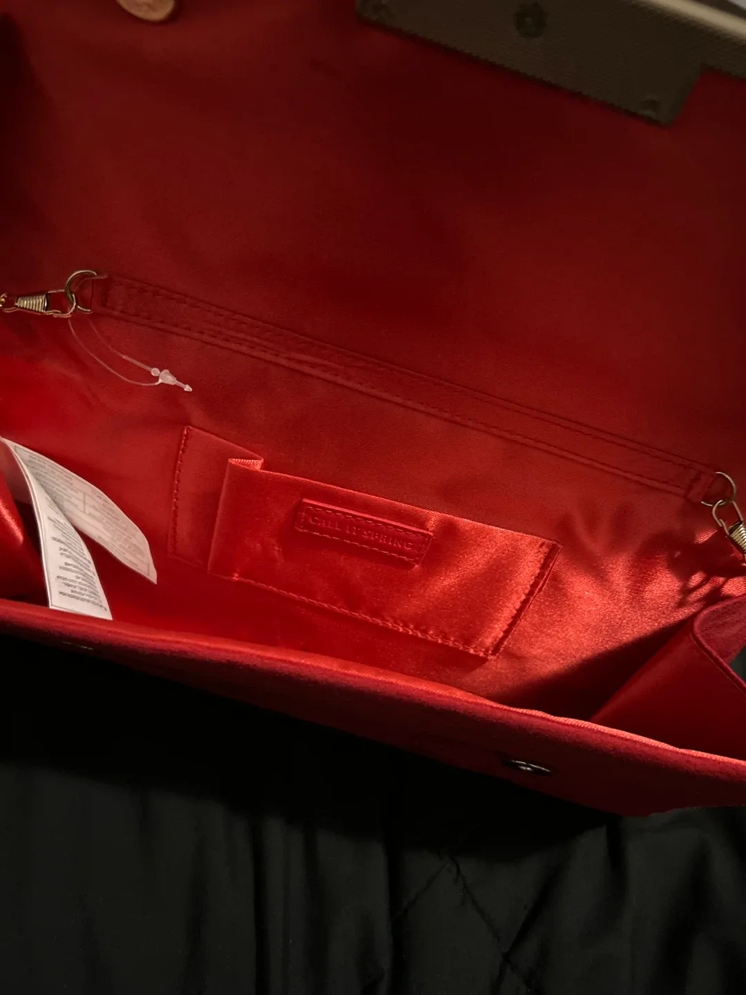 Red Clutch with Gold Chain image indicator(2)