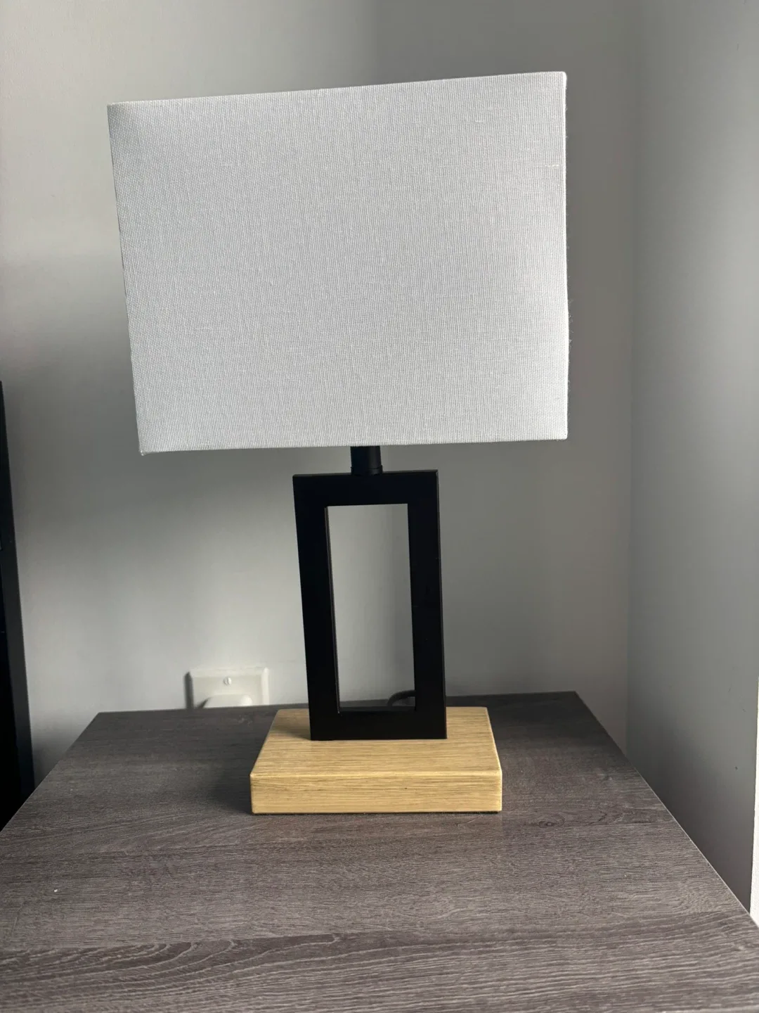 Set of 2 Modern Table Lamp - Black Frame, White Shade image indicator(4)
