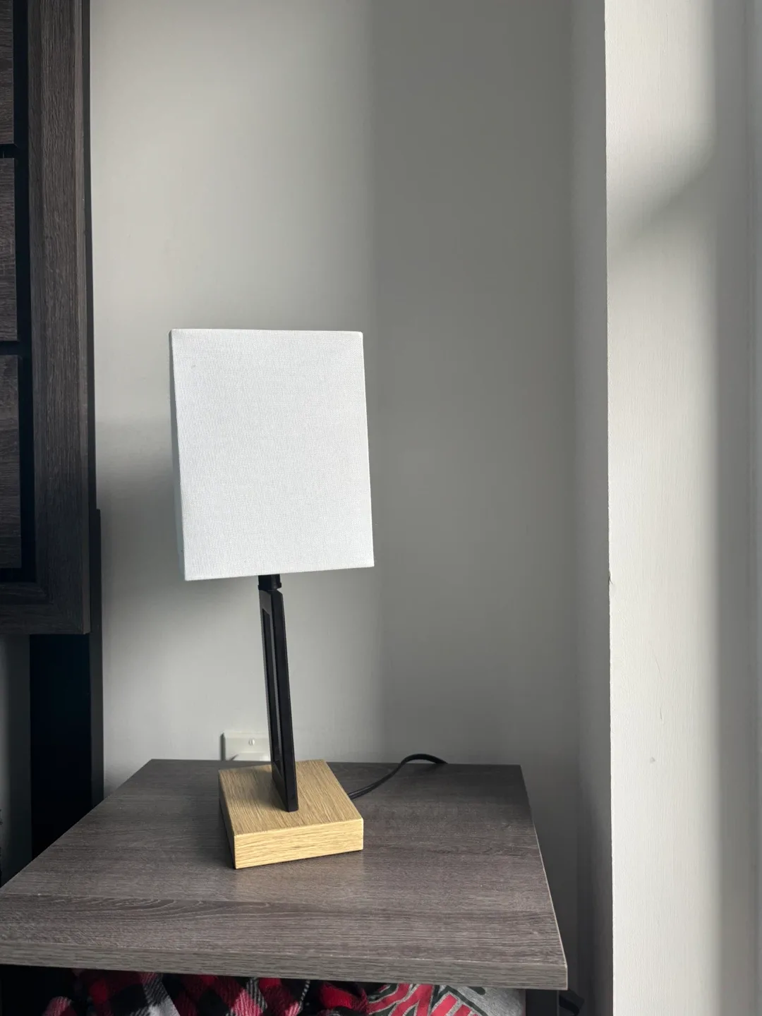 Set of 2 Modern Table Lamp - Black Frame, White Shade image indicator(5)