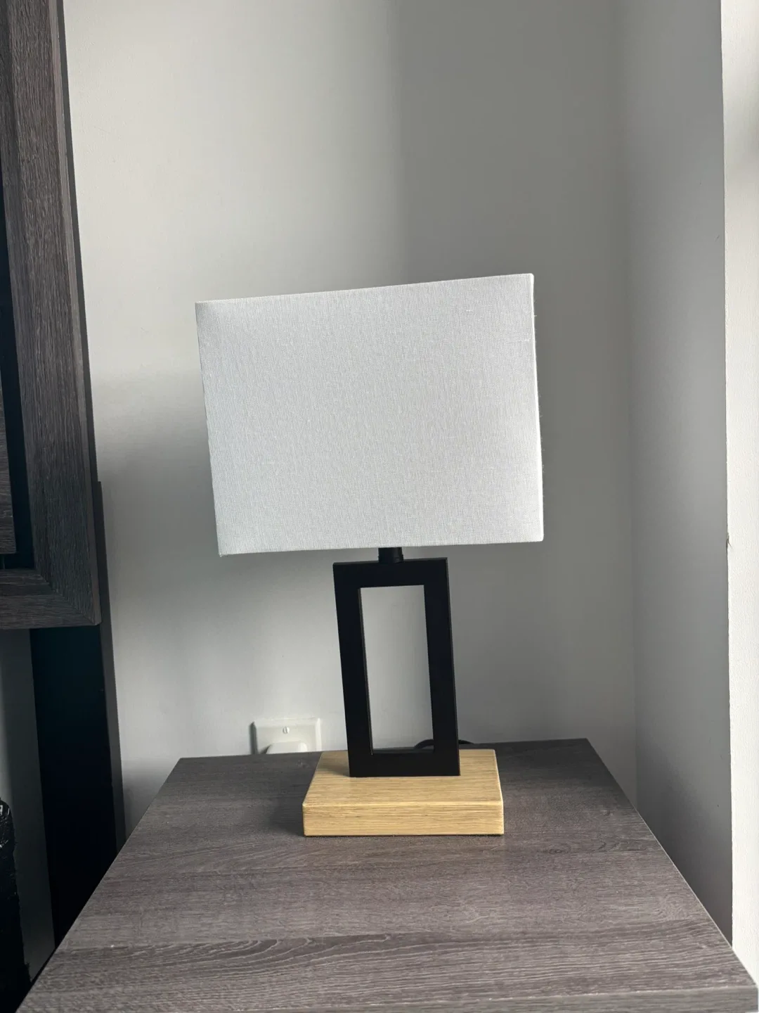 Set of 2 Modern Table Lamp - Black Frame, White Shade image indicator(6)