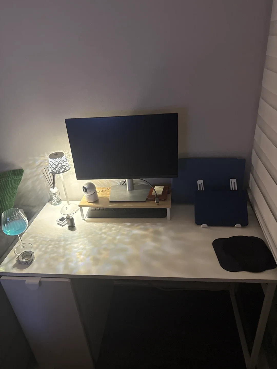 White Desk with Storage image indicator(5)