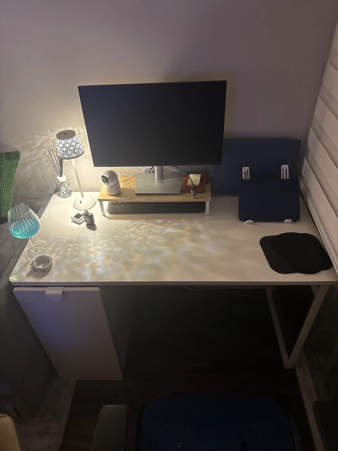 White Desk with Storage image indicator(2)