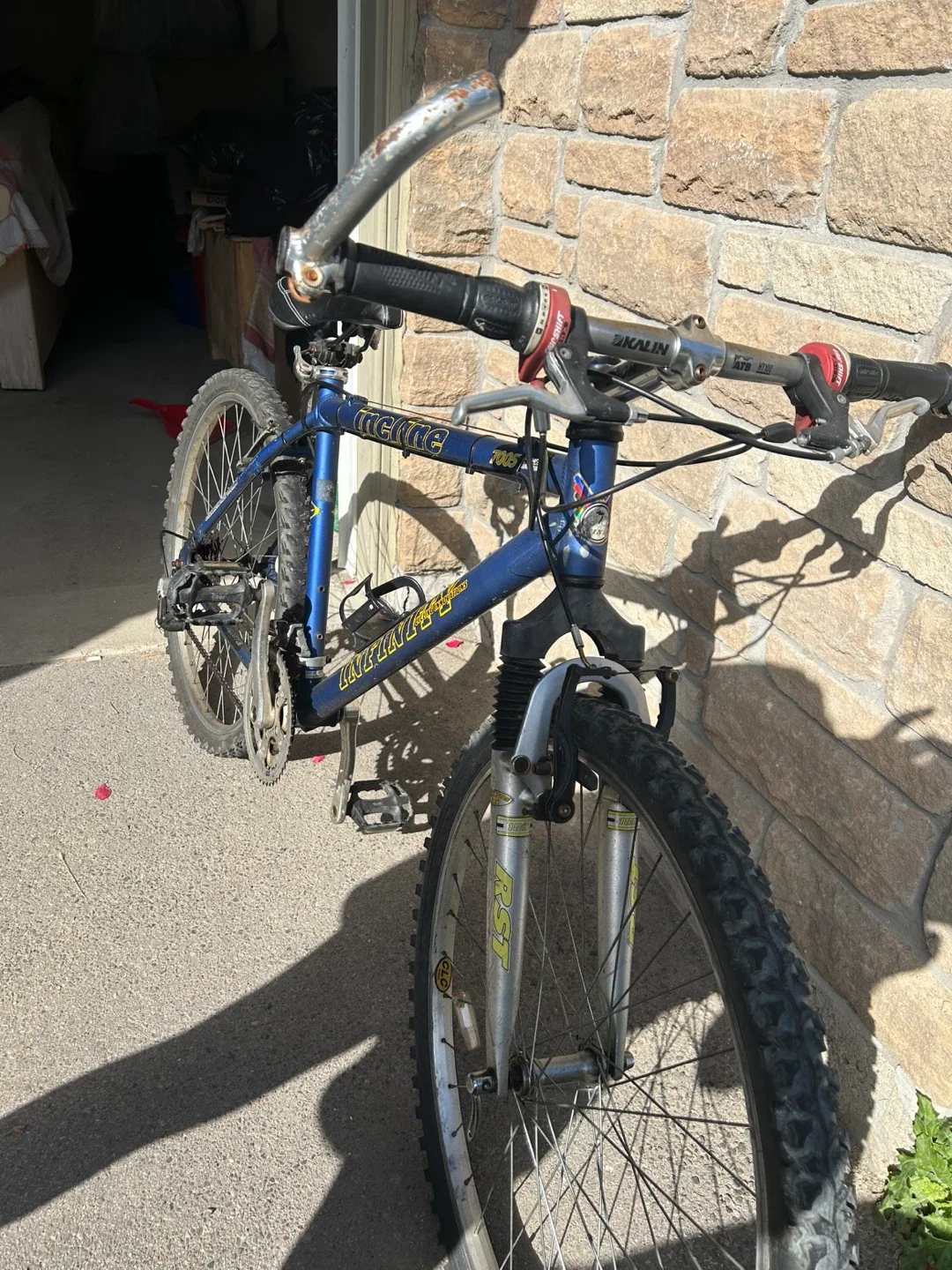 2 Vintage Samurai Bicycle - Maroon and Blue image indicator(7)