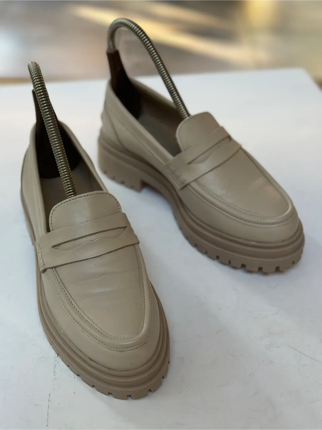 Like NEW!  REISS Chunky Leather Loafers Size EUR 37/ US 6-6.5 image indicator(5)