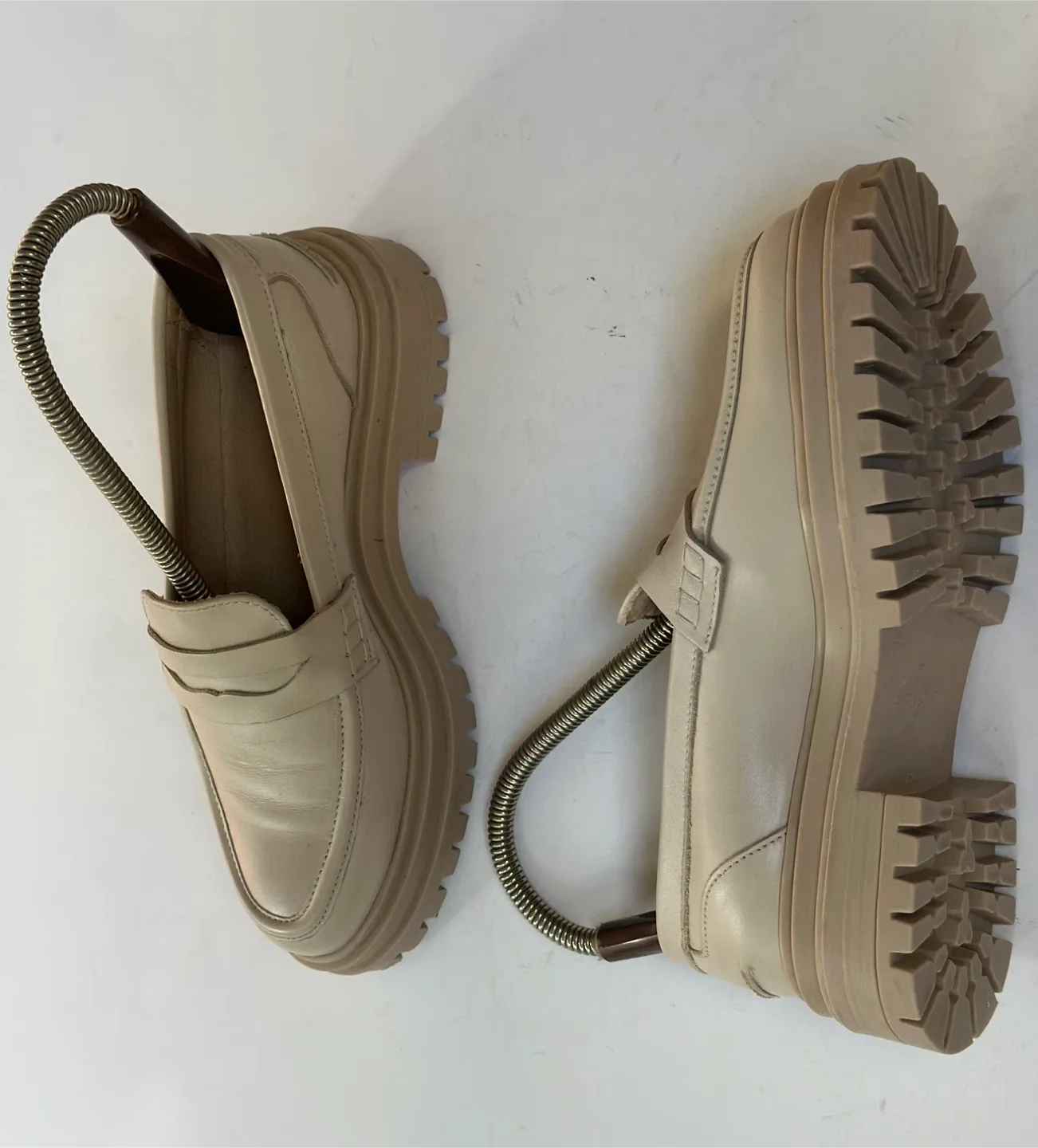 Like NEW!  REISS Chunky Leather Loafers Size EUR 37/ US 6-6.5 image indicator(2)