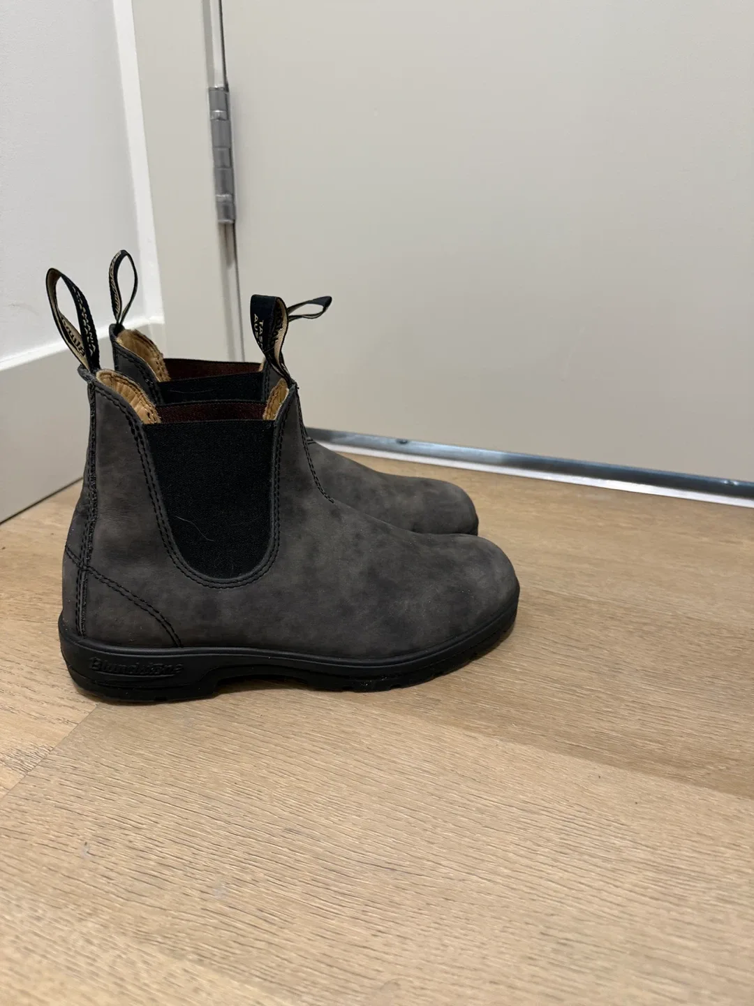 Blundstone 584 Rustic Brown Chelsea Boots, Size 7