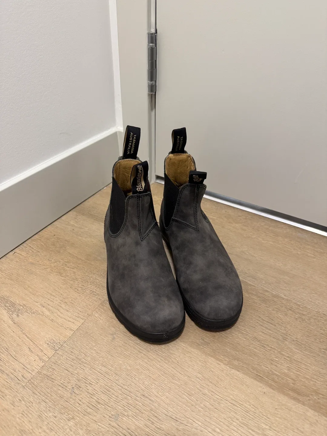 Blundstone 584 Rustic Brown Chelsea Boots, Size 7 image indicator(2)