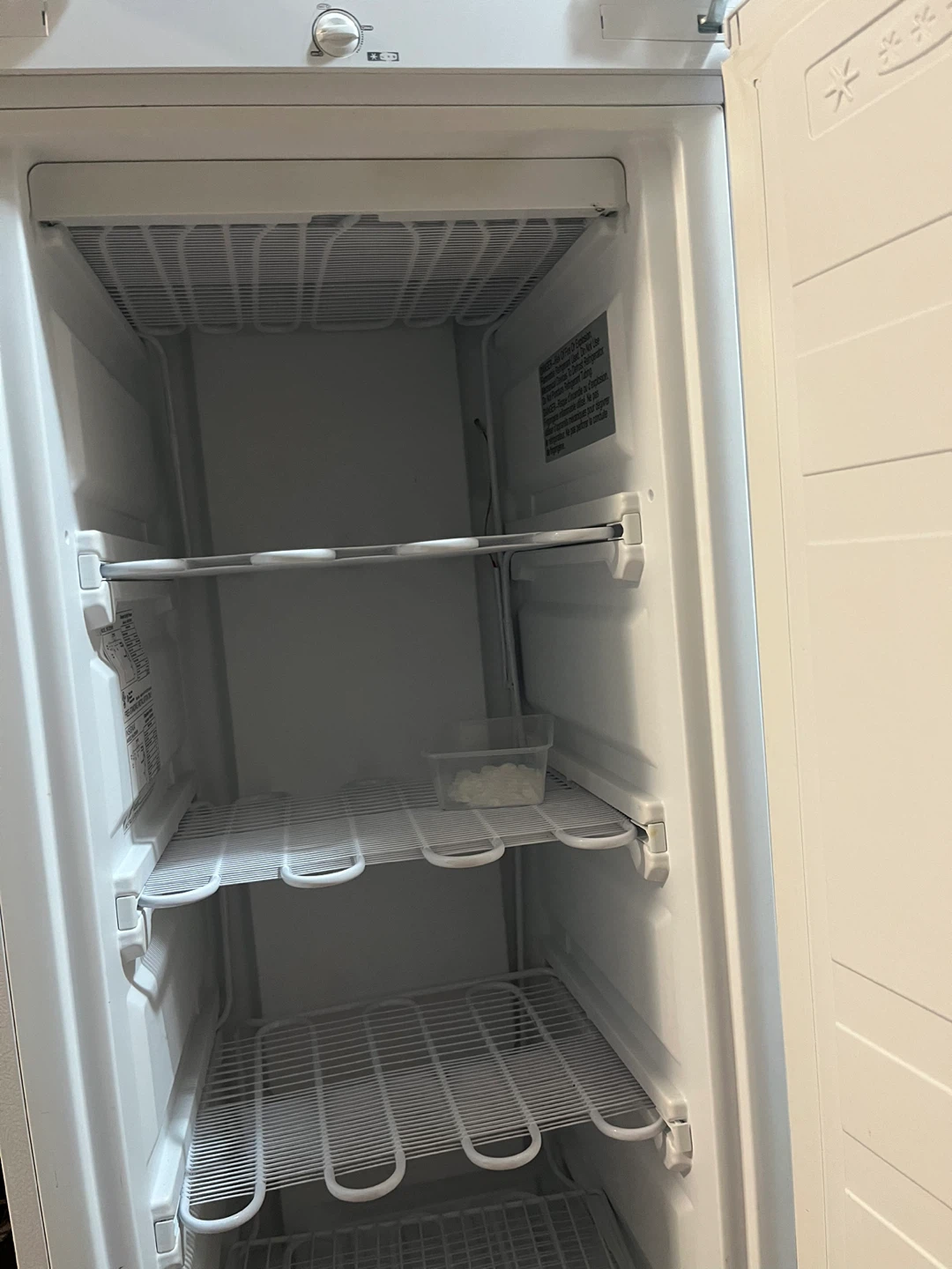 Insignia Upright Freezer - White - photo 2